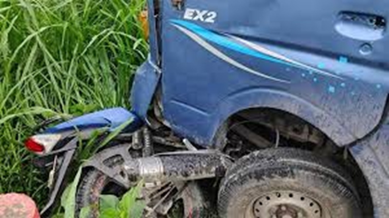 টাঙ্গাইলে পিকআপভ্যান ও মোটরসাইকেলের সংঘর্ষে নিহত ৩,গুরুতর আহত ১